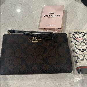 Coach Large Wristlet, Lotion And Parfum Bundle NEW